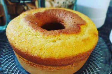 Receita - Bolo de fubá com goiabada