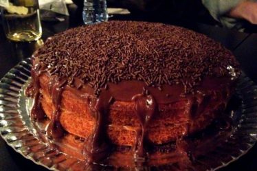 receita bolo de aniversario dinamite de cenoura