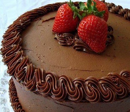 Bolo de Morango Trufado