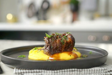 Costela Bovina Braseada Com Purê De Mandioquinha