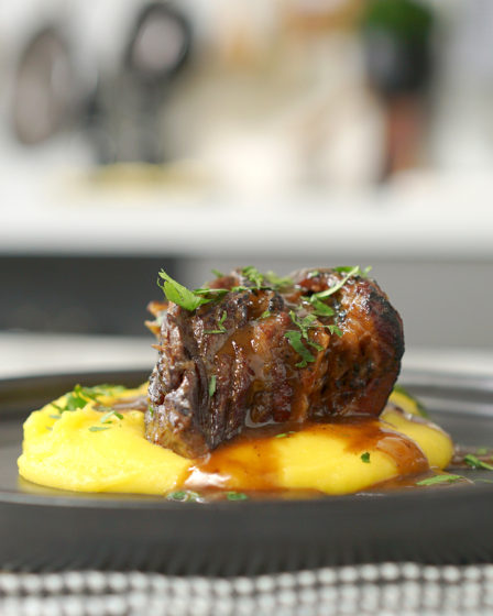 Costela Bovina Braseada Com Purê De Mandioquinha