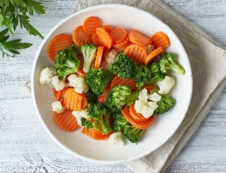 Aprenda como cozinhar legumes no vapor