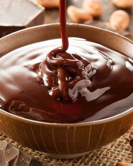Passo a passo de calda de chocolate para bolo