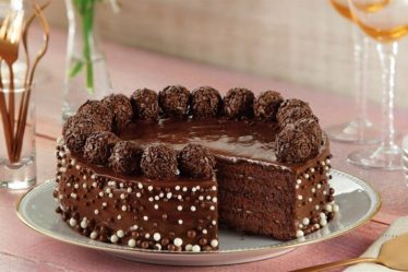 Bolo de Aniversário de Chocolate