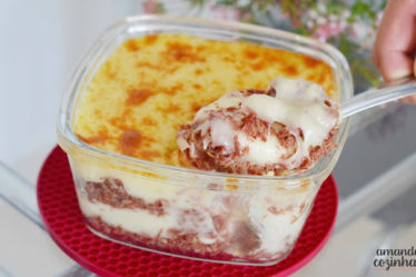 Escondidinho de macaxeira com carne seca