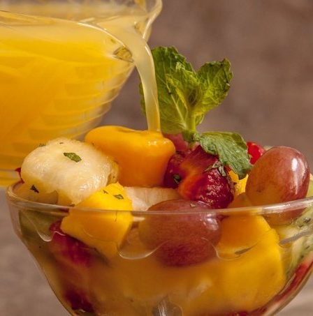 Salada de frutas refrescantes