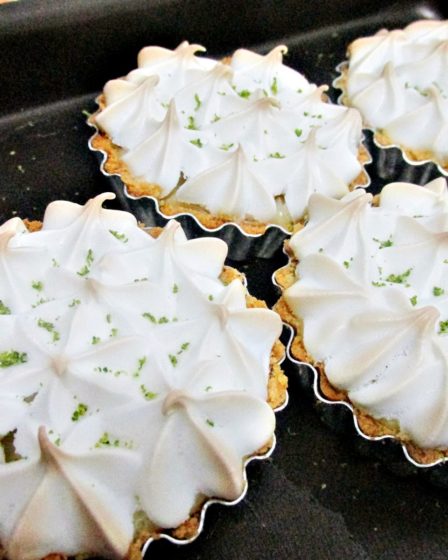 Tortinha de limão com suspiro