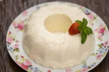 Pudim gelado de coco