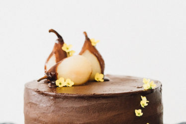 Bolo de Chocolate com Pera Caramelizada