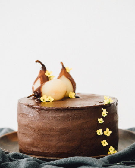 Bolo de Chocolate com Pera Caramelizada