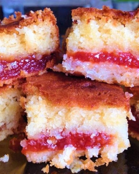 Bolo de farinha de trigo recheado