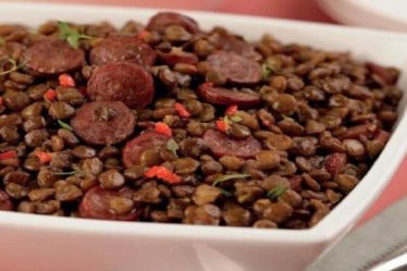 Receita de Ensopado de lentilha com linguiça na pressão