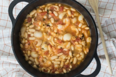 Caldinho de feijão branco com camarão seco