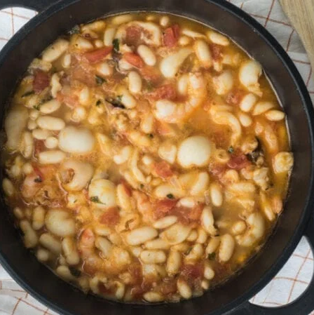 Caldinho de feijão branco com camarão seco