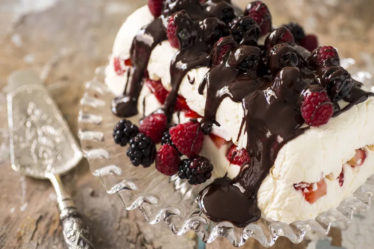 Receita de Parfait de frutas vermelhas com calda de chocolate