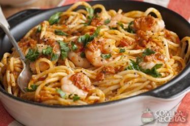 Receita de Espaguete com camarão