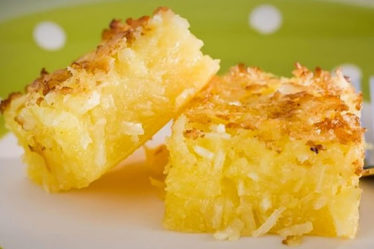 Receita de Bolo de mandioca com coco cremoso