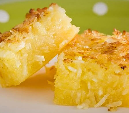 Receita de Bolo de mandioca com coco cremoso