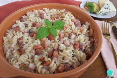 Receita de Macarrão ao molho 4 queijos com bacon