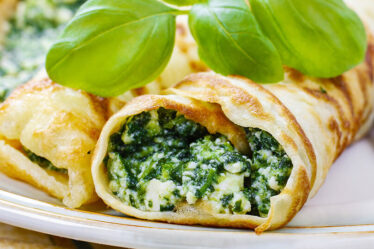 Receita de Crepes de espinafre e acelga com molho de iogurte