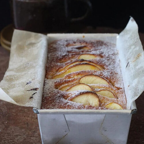 bolo-de-maca-com-geleia-de-damasco