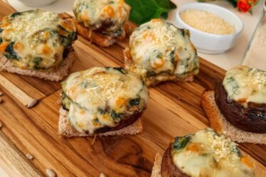 cogumelos-recheados-com-abobora-e-espinafre